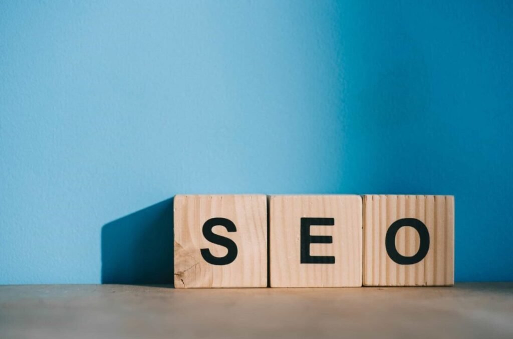 Wooden blocks with the letters "SEO" against a blue background.